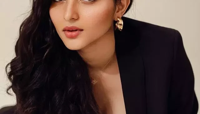 A bumper offer for the 'funky' beauty!