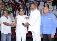 ఆర్ నారాయణమూర్తి యూనివర్సిటీ మూవీ టైటిల్ లోగో ను ఆవిష్కరించిన పద్మశ్రీ బ్రహ్మానందం