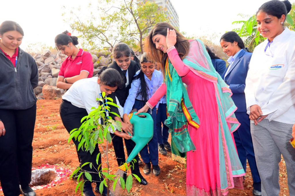 గ్రీన్ ఇండియా ఛాలెంజ్ లో పాల్గొన్న హీరోయిన్ శ్రీలీలా !