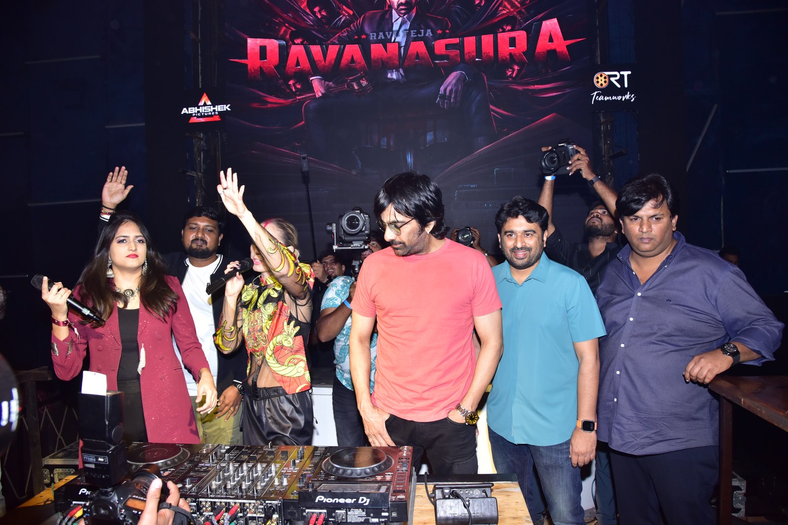 మాస్ మహారాజా రవితేజ ‘రావణాసుర’ థీమ్ సాంగ్ విడుదల