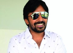 ‘బలగం’ చూసిన వారందరూ గొప్ప సినిమా చేశానని అప్రిషియేట్ చేస్తున్నారు: ప్రియ‌ద‌ర్శి దిల్ రాజు సార‌థ్యంలో శిరీష్ స‌మ‌ర్ప‌ణ‌లో దిల్‌రాజు ప్రొడ‌క్ష‌న్స్ బ్యాన‌ర్‌పై హ‌ర్షిత్‌, హ‌న్షిత నిర్మించిన సినిమా ‘బలగం’. ప్రియ‌ద‌ర్శి, కావ్యా క‌ళ్యాణ్ రామ్ హీరో హీరోయిన్లుగా న‌టించిన ఈ మూవీని వేణు ఎల్దండి తెర‌కెక్కించారు. మార్చి 3న విడుద‌లైన చిత్రం సూప‌ర్ డూప‌ర్ స‌క్సెస్ టాక్‌తో ప్రేక్ష‌కుల ఆదరాభిమానాల‌ను పొందుతుంది. సామాన్యుల‌తో పాటు సెల‌బ్రిటీలు సైతం సినిమాను అభినందిస్తున్నారు. తాజాగా ఈ సినిమా స‌క్సెస్‌పై ప్రియ‌దర్శి మీడియాతో మాట్లాడిన ఇంట‌ర్వ్యూ విశేషాలు... - ‘బలగం’ సినిమా చూసిన నా ఫ్యామిలీ మెంబర్స్, ఫ్రెండ్స్ అందరూ ‘మల్లేశం’ వంటి మూవీ తర్వాత మరో మంచి సినిమా చేశావని అందరూ అప్రిషియేట్ చేశారు. - చాలా మంది రెండు, మూడు సార్లు చూసిన వాళ్లు ‘బలగం’ ఓ గొప్ప సినిమా అని అన్నారు. థియేట‌ర్స్‌లో ఏడ్చిన‌ప్ప‌టికీ సంతోషంగా బ‌య‌ట‌కు వ‌స్తున్నారు. విన్సెంట్ అనే నా ఫ్రెండ్ అయితే సినిమా చూసి త‌న గ‌త జ్ఞాప‌కాల‌ను గుర్తుకు తెచ్చుకుని ఏడ్చి రిలీఫ్‌గా ఫీల్ అయ్యాడు. ఇలాంటివ‌న్నీ వింటుంటే మ‌న‌కు చిన్న‌ప్పుడు వేమ‌న ప‌ద్యాలు, ఏమైనా మంచి మాట‌లు విన‌ప్పుడు కొత్త‌గా ఏమైనా చేయాల‌నే ఐడిలిజం ఫీలింగ్ వ‌స్తుంటుంది. అలాంటి ఫీలింగ్సే.. ‘బలగం’ సినిమాకు వ‌స్తున్న రెస్పాన్స్ చూస్తుంటే క‌లుగుతుందని ఆడియెన్స్ అంటున్నారు. మ‌నిషిని లోలోతుగా క‌దిలించిన సినిమా అంటునారు. - మానాన్న‌గారు లెక్చ‌ర‌ర్ ఆయ‌న ఉగ్గు క‌థ‌లు వంటి ప్రోగ్రామ్స్‌కి నన్ను తీసుకెళుతుండేవారు. ఉగ్గు క‌ళాకారులు ఎలా ఉంటారంటే ఆగ‌కుండా రోజంతా కూడా క‌థ‌లు చెప్ప‌గ‌ల‌రు. అలాంటి టాలెంట్ ఉన్న వేణుగారు, ర‌మేష్‌గారిని చూడ‌గానే వీళ్లు మామూలు వాళ్లు కాద‌నిపించింది. ఈ సినిమాతో ఆయ‌నేం చెబుతాడో అనే క్యూరియాసిటీ ఉండింది. ఏదో కామెడీ క‌థ అవుతుంద‌ని అనుకున్నాను. - బ‌ల‌గం సినిమా స్టార్టింగ్‌లో నేను కూడా ఎంజాయ్ చేశాను. అప్ప‌టికింకా బుడ‌గ జంగం దేవ‌ర పాట రాలేదు. పాట యాడ్ చేసిన త‌ర్వాత ఇంకా హార్ట్ ట‌చింగ్‌గా అనిపించింది. దిల్‌రాజురి బ్యాన‌ర్ హ‌ర్షిత్, హ‌న్షిత నిర్మాత‌లు అన‌గానే చాలా హ్యాపీగా అనిపించింది. - మానాన్న‌గారు యూనివ‌ర్సిటీలో రీసెర్చ్ డిపార్ట్‌మెంట్‌లో వ‌ర్క్‌చేస్తుండేవారు అప్పుడు కొమ‌రెల్లి మ‌ల్ల‌న్న జాత క‌థ‌ను సంకిల‌తం చేసి దాన్ని ఒక పుస‌క్తంగా తీసుకొచ్చి డిపార్ట్‌మెంట్ ఆప్ క‌ల్చ‌ర‌ల్ ప్రాజెక్ట్‌లో ఇస్తుండేవారు. అప్పుడాయ‌నకు నేను కొన్ని వీడియోల‌ను ఎడిట్ చేసి ఇస్తుండేవాడిని. అలాగే చుక్కా స‌త్త‌య్య ఉగ్గుక‌థ‌ల‌ను వింటూ పెరిగాను. - నేను గ‌డ్డం సతీష్‌గారి క‌థ‌ను చ‌ద‌వ‌లేదు. అందులో పిట్ట ముట్ట‌డం అనే పాయింట్ ఉంద‌ని చూసిన వాళ్లు అంటున్నారు. కానీ ఆ మూల క‌థ‌కు మాకు సంబంధం లేదు. రెండింటినీ పోల్చి చూస్తే అంద‌రికీ అర్థ‌మ‌వుతుంది. పిట్ట ముట్ట‌డం అనేది త‌ర‌త‌రాలు మ‌న ద‌గ్గరున్న అంశం. దాన్ని మూల క‌థ అని అంటే నేను ఒప్పుకోను. ఎవ‌రికీ దానిపై హక్కు లేదు. - నెక్ట్స్ నేను హాట్ స్టార్‌లో సేవ్ ది టైగ‌ర్స్ వెబ్ సిరీస్ చేశాను. మ‌హి వి.రాఘ‌వ్ తెర‌కెక్కించారు. ఇది సీరియ‌స్ మూవీ కాదు.. ఔట్ అండ్ ఔట్ కామెడీ మూవీ. త‌ర్వాత సుయోధ‌న అనే మ‌రో సినిమాలోనూ న‌టిస్తున్నాను. ఇదొక క్రైమ్ డ్రామా. కొన్ని రోజులు మాత్ర‌మే షూటింగ్ బ్యాలెన్స్ ఉంది. అలాగే శ‌ఠ‌గోపం మూవీ, నాని 30లో న‌టిస్తున్నాను. ఇవ‌న్నీ కాకుండా 35 అనే ఇండిపెండెంట్ మూవీ చేస్తున్నాను.