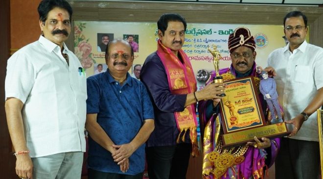 తుమ్మలపల్లి రామసత్యనారాయణకు 'సినీ విరాట్' బిరుదు ప్రదానం!!