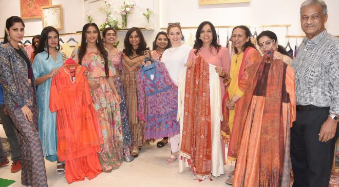 కూకట్ పల్లి నెక్స్‌స్‌ మాల్ లో సౌంద్ కొత్త కలెక్షన్స్ తో మెరిచి పోయిన మోడల్స్!