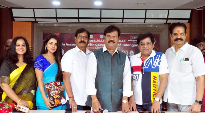 ఆగస్టు 12న దుబాయ్ లో జరిగే టీఎఫ్‌సీసీ 'నంది' అవార్డ్స్ ఇన్విటేషన్ బ్రోచర్ ను విడుదల చేసిన నటుడు ఆలీ