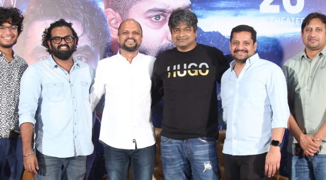 ప్రీమియర్స్ లోనే సూపర్బ్ రెస్పాన్స్ సొంతం చేసుకున్న కేరళ చిత్రం "2018" .