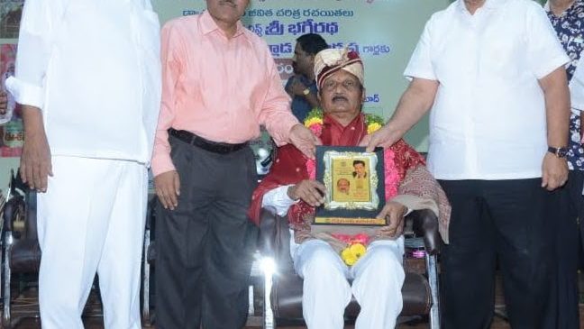 సీనియర్ జర్నలిస్ట్ భగీరథకు కిన్నెర సత్కారం!