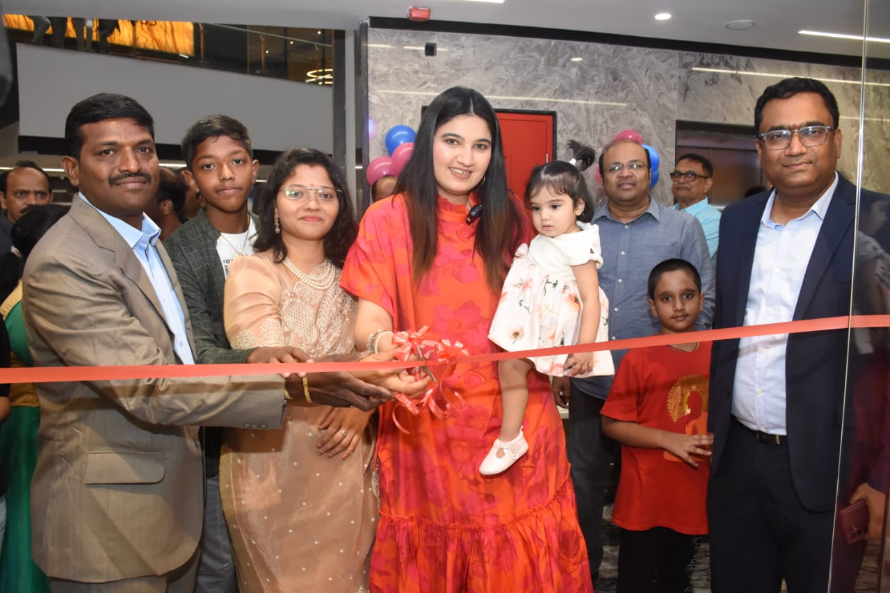 Anam Mirza launch HunyHuny's first store in Hyderabad at Ashoka One Mall, Kukatpally