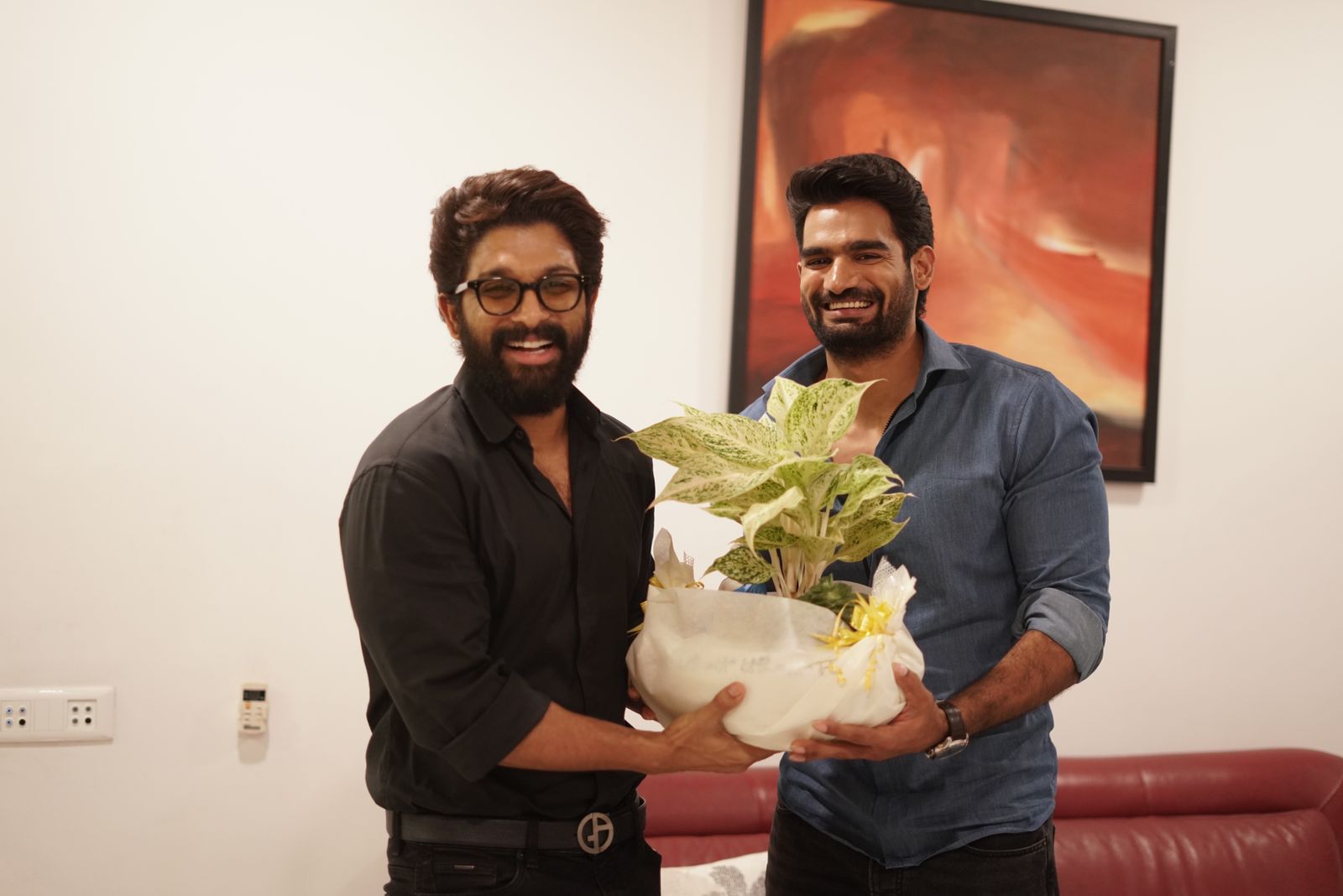 Kartikeya calls on National Award winner Icon Star Allu Arjun