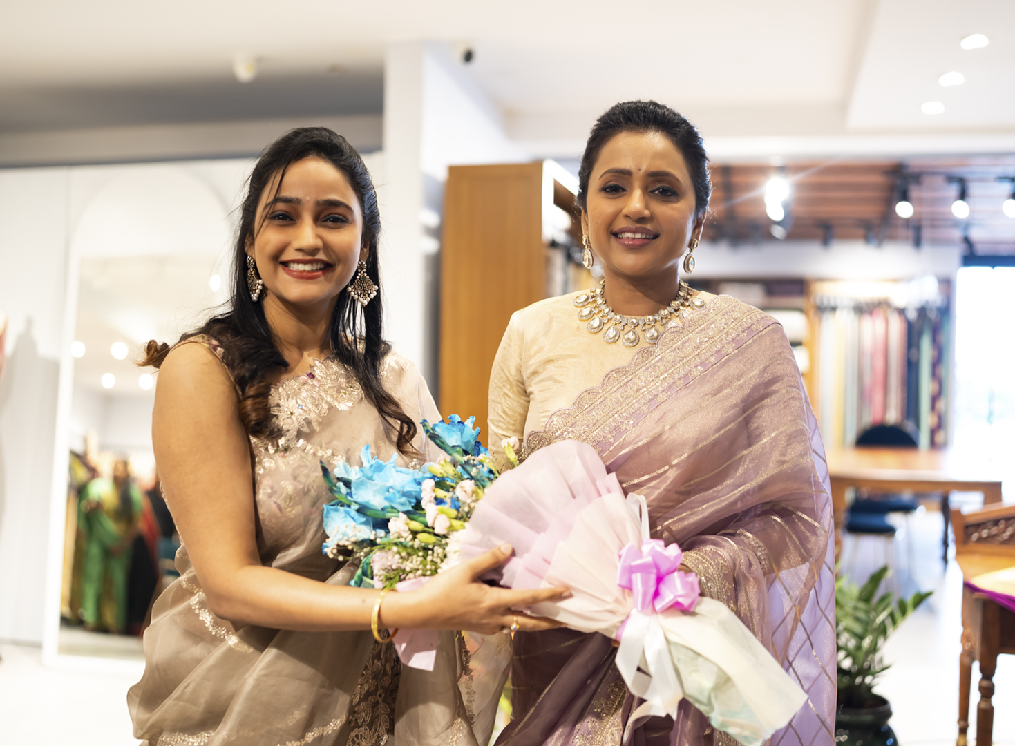 Anchor Suma Unveiled the launch of 'Manohari' - Festive Collection by Xiti Weaves"