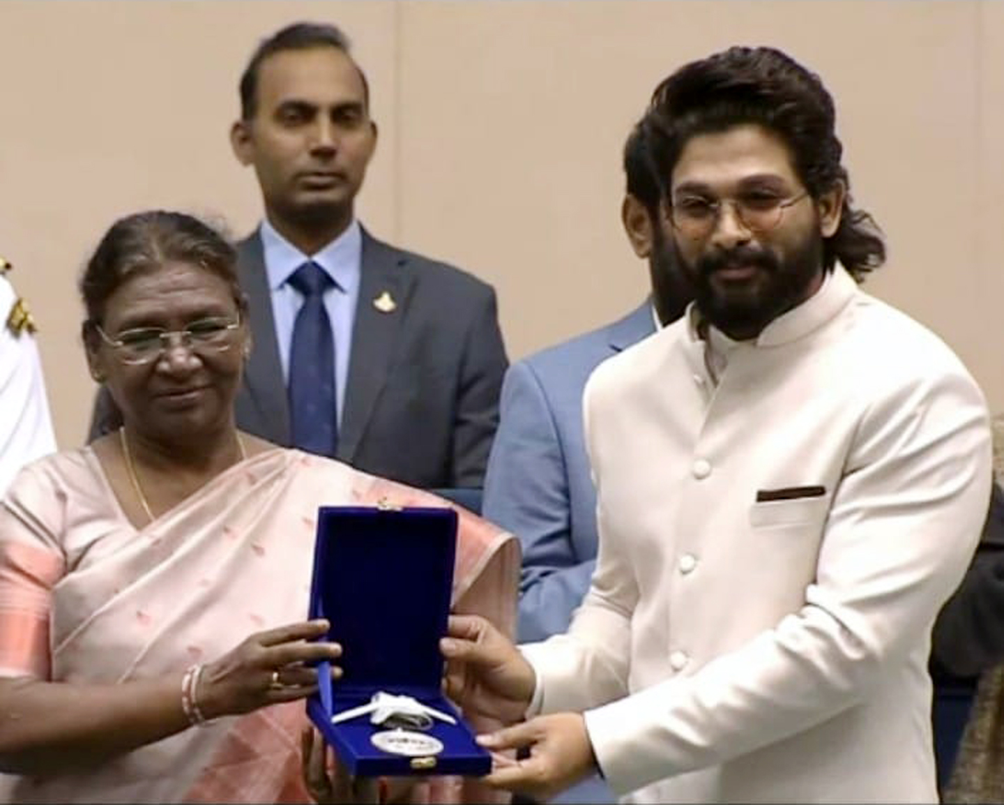 Icon Star Allu Arjun Created History, Becomes The First Telugu Star To Receive National Award