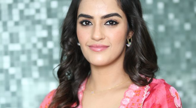 Ravi Teja's 'Eagle' entertains the audience with unique content: Heroine Kavya Thapar