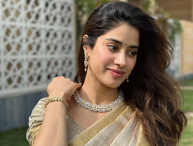 Bollywood beauty Janhvi in ​​the presence of Tirumala Srivari!