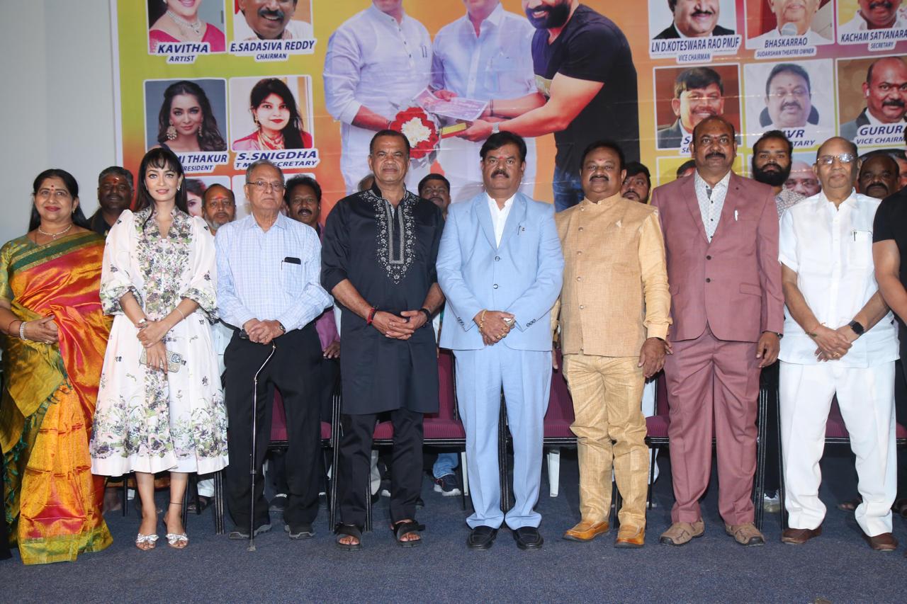 Minister of Cinematography Komatireddy Venkata Reddy was the Chief Guest at the "Telangana Film Chamber of Commerce Executive Committee Member's Oath Ceremony".