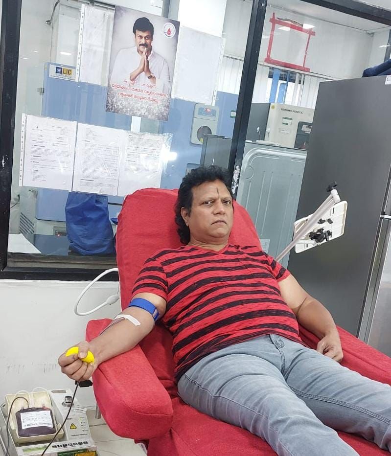 Noted music director Mani Sharma who donated blood at Chiranjeevi Blood Bank