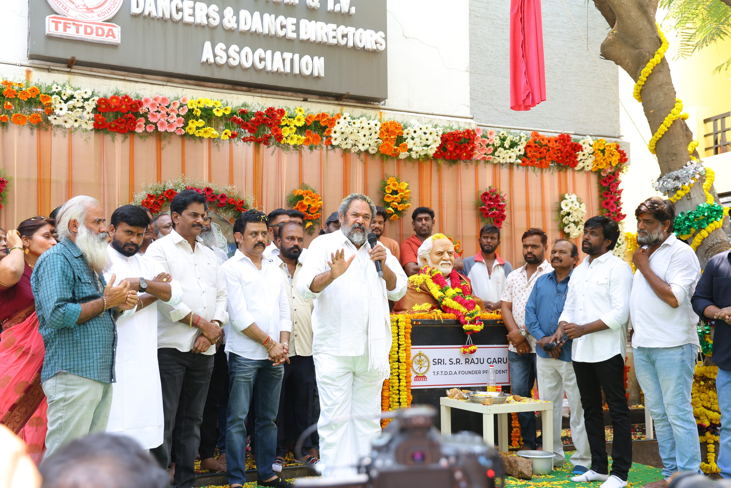 Grand unveiling ceremony of Mukkuraj Master's statue