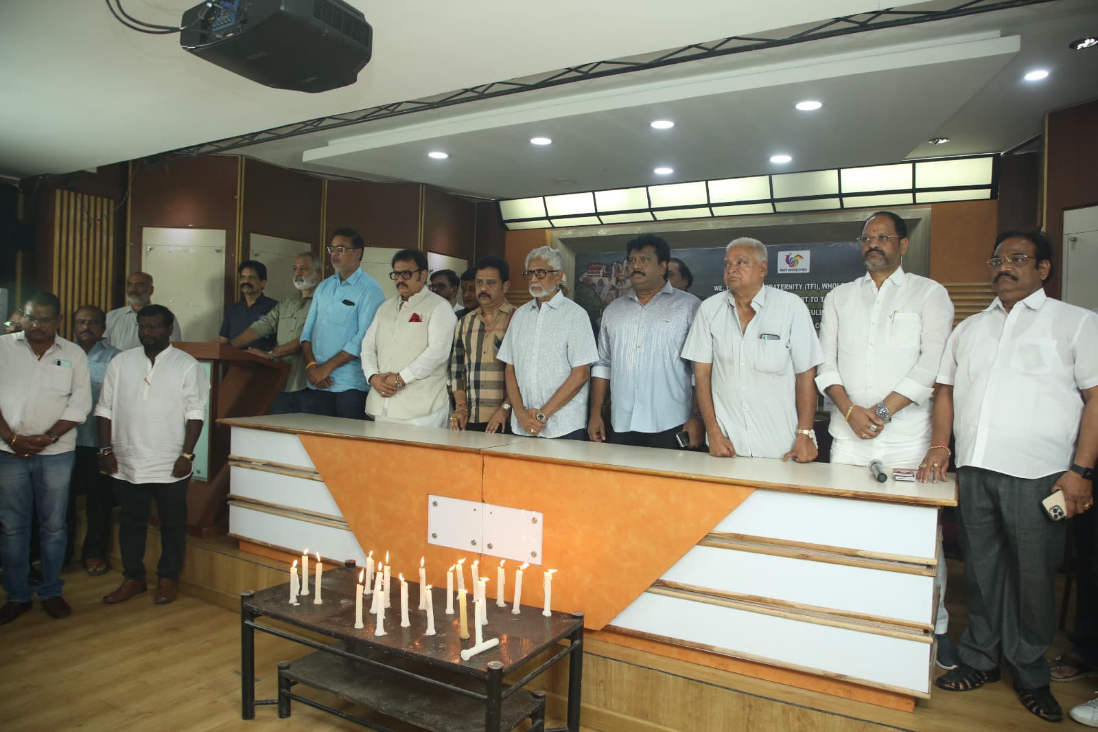 24 crafts pay tribute to those killed in Kashmir terror attack under the auspices of the Film Chamber!