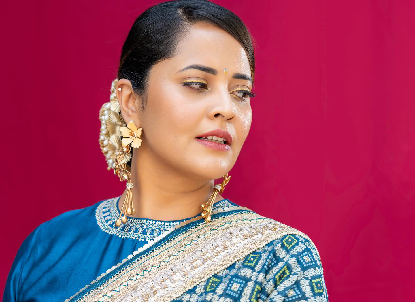 Family support for Anasuya!