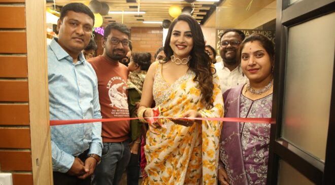 Actress Himaja launches "Green Trends unisex hair and style salon" in Manikonda