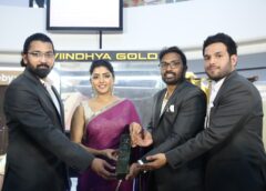 వింధ్య గోల్డ్ – సిల్వర్ బార్ ఛాలెంజ్ లో సందడి చేసిన ఈషా రెబ్బ