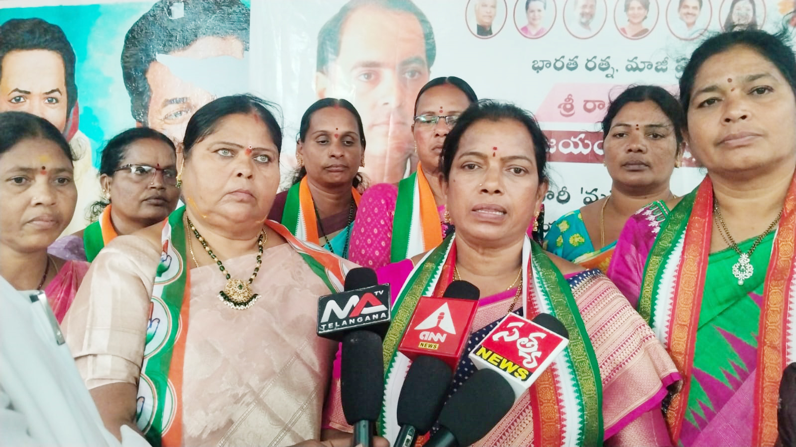 Kavitha Episode Political Family Drama: Yadadri Bhuvanagiri District Mahila Congress President Neelam Padma