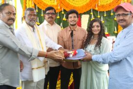 Kumbh Mela fame Monalisa to star in 'Life'