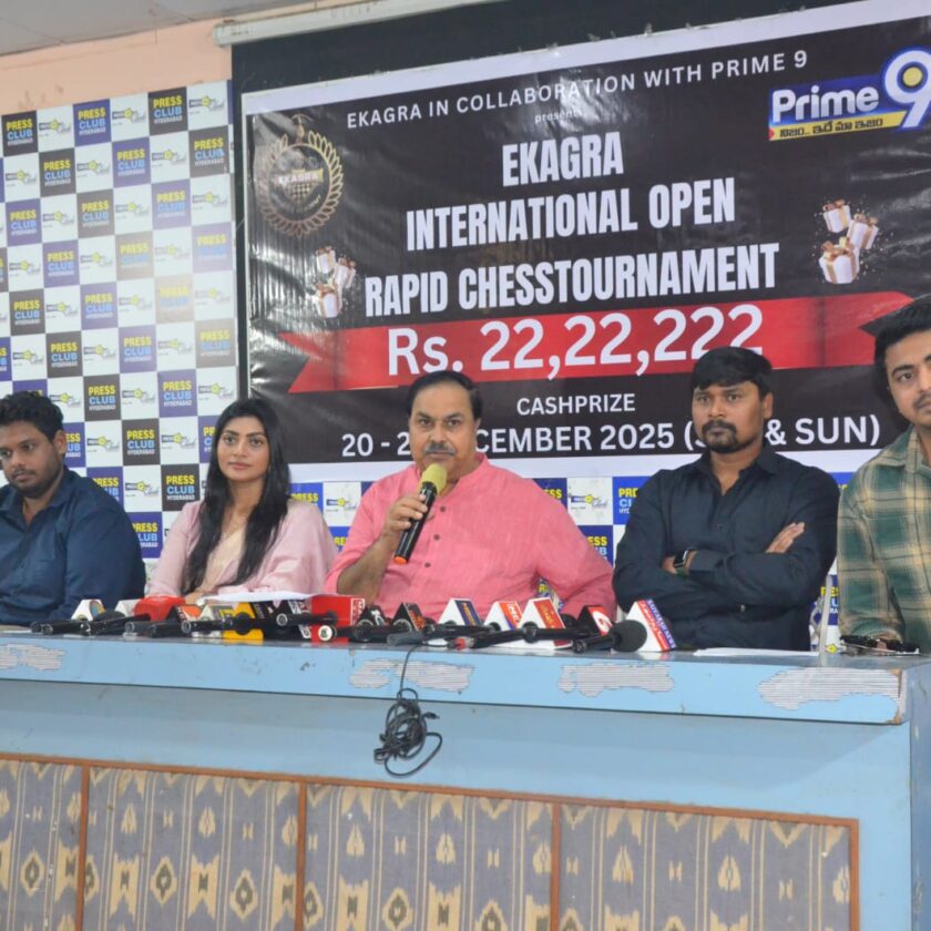 From left to right Nitin, Girish Reddy, Sowmya janu, Shareeff Mohammed, Prashant, Sohail Hameed