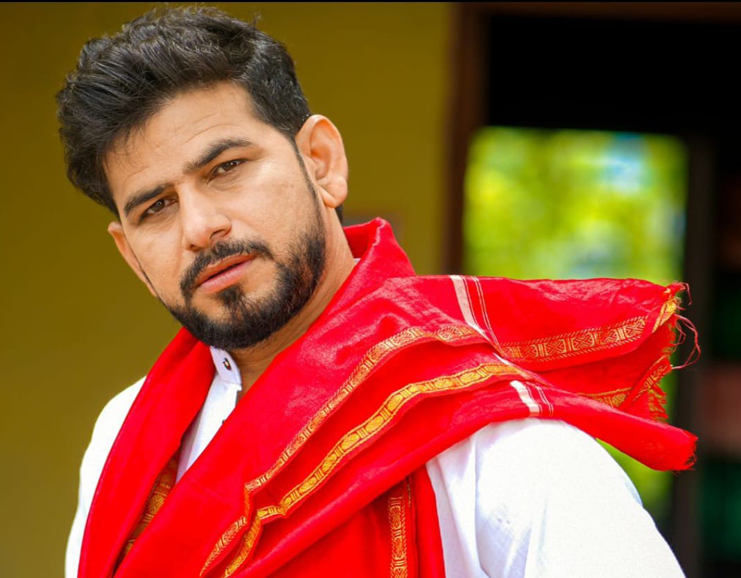 Gordhan Singh as villain in the film 'Maa Oori Bavi'