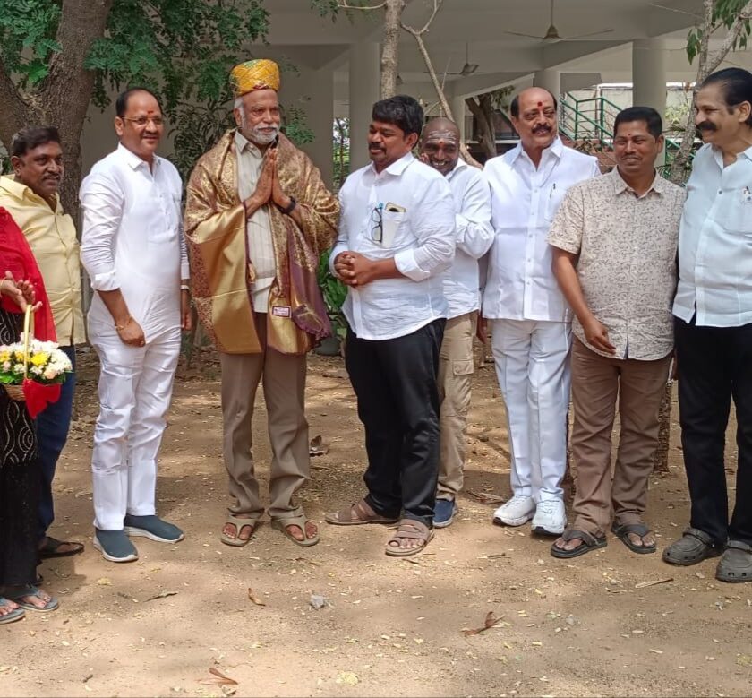 Chadalawada stands by film workers