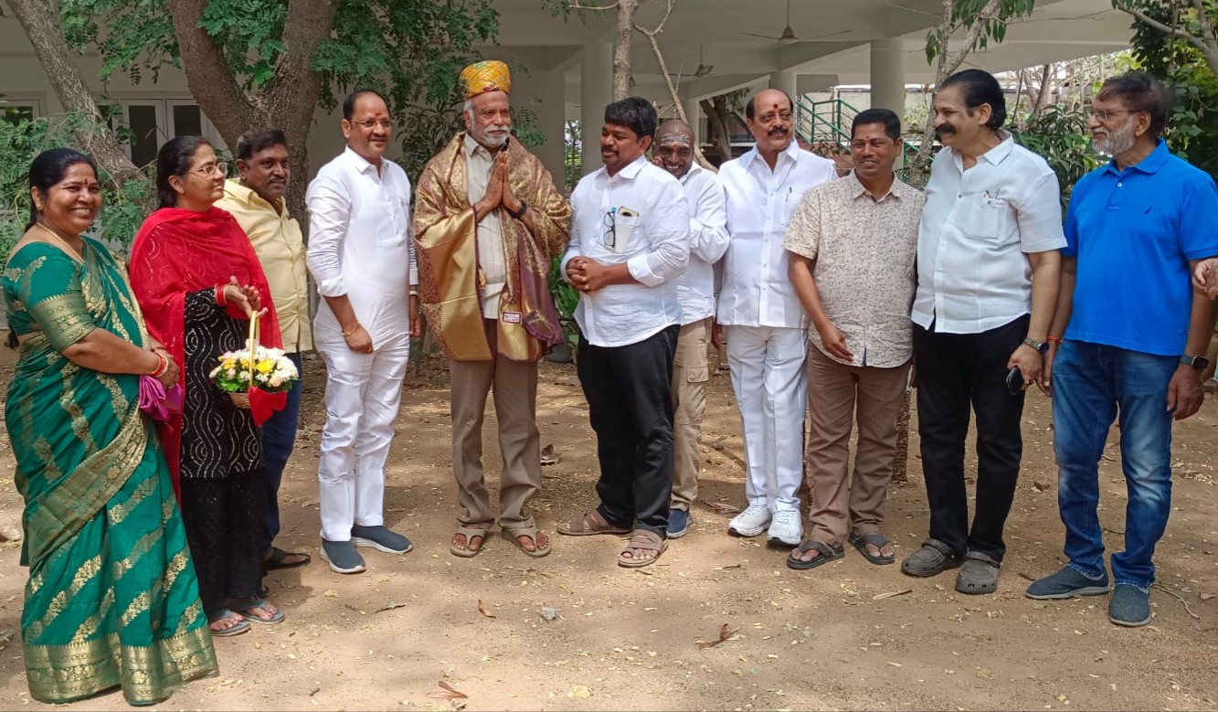 Chadalawada stands by film workers