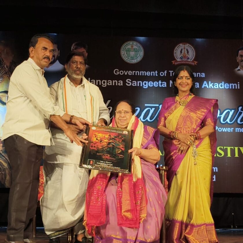 Accommodation concession should be provided to artistes in tourist places