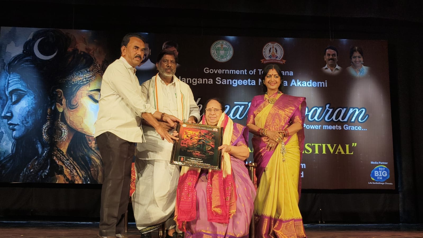 Accommodation concession should be provided to artistes in tourist places