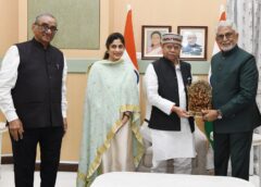 మురళీమోహన్ కు తెలంగాణ  గవర్నర్ శివప్రతాప్ శుక్లా సత్కారం