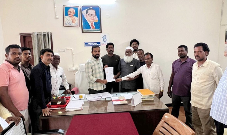 Protect land in Survey No. 369 in Kotra village from encroachment: Muslim minorities complain to the Tahsildar.