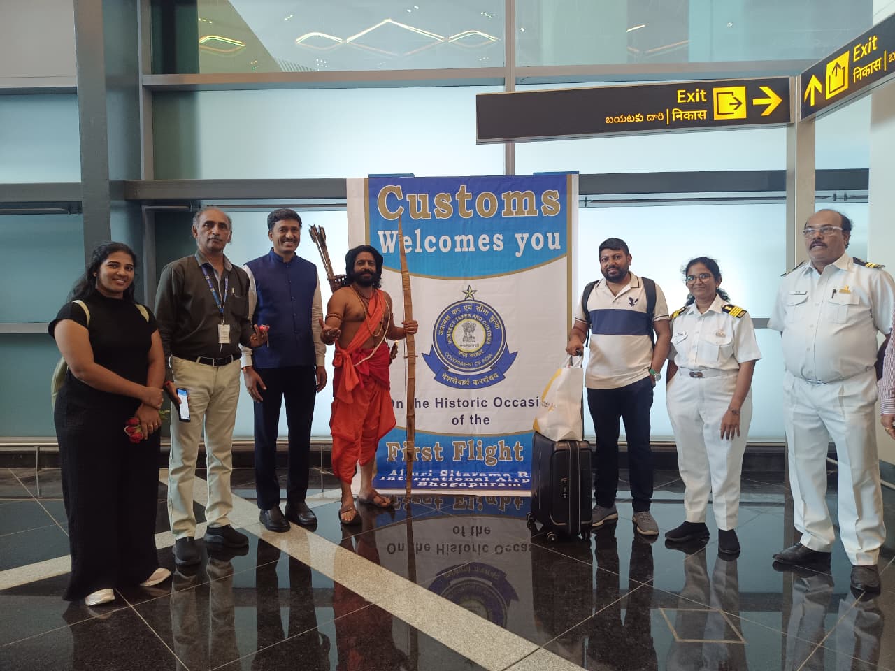 'Manyam Dheerudu' hero R.V.V. Satyanarayana accorded a grand welcome to the first passenger at Bhogapuram International Airport.