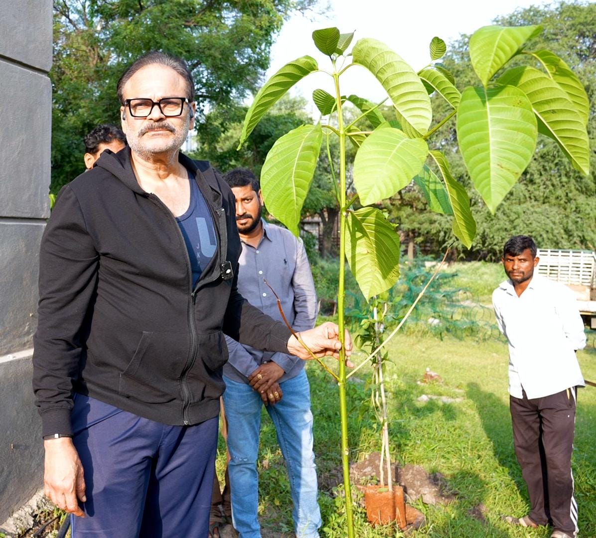 కోకాపేటలో మెగాస్టార్ చిరంజీవి పుట్టినరోజు సందర్భంగా మొక్కలు నాటిన ఏపీ గ్రీన్ ఛైర్మన్ & ఎమ్మెల్సీ కొణిదల నాగేంద్రబాబు
